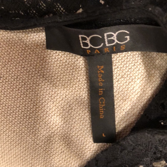 Women’s BCBG Paris shawl. - Picture 6 of 6